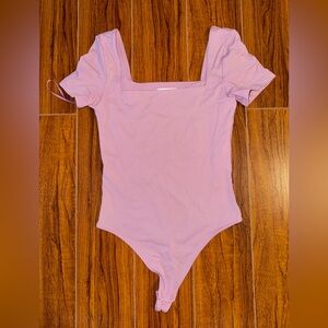 Aritzia contour bundle bodysuit/crop top/ t shirt xs-s